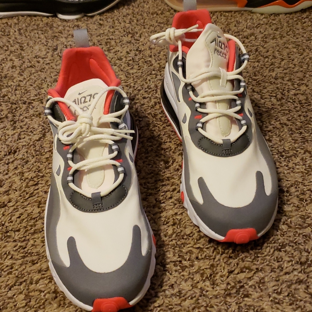 Mens Nike airmax 270 react sz 9.5